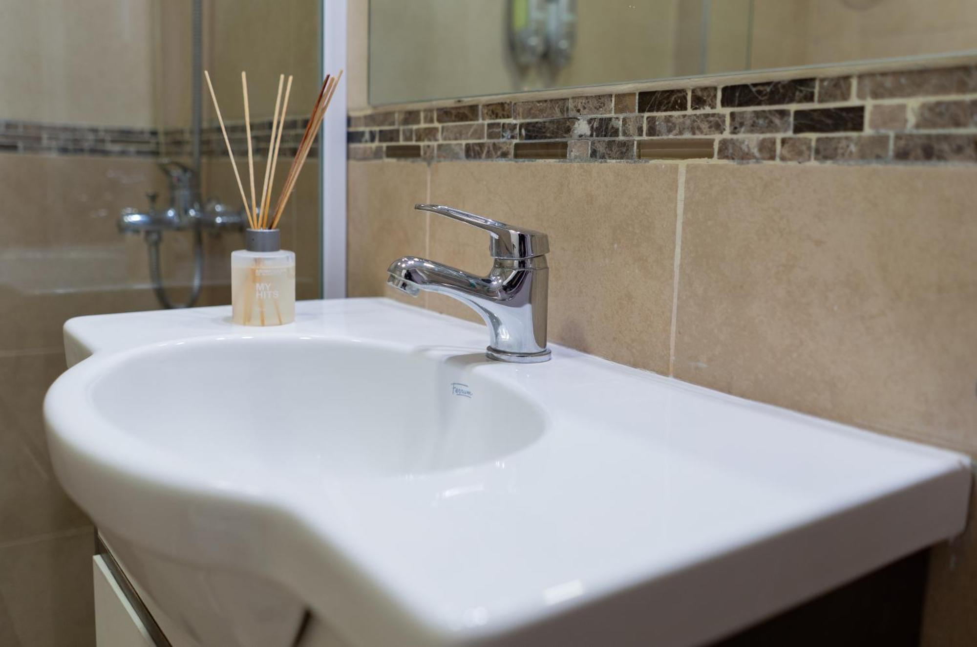 Apartment Depto Moderno Con Cochera, En La Mejor Zona De Mendoza