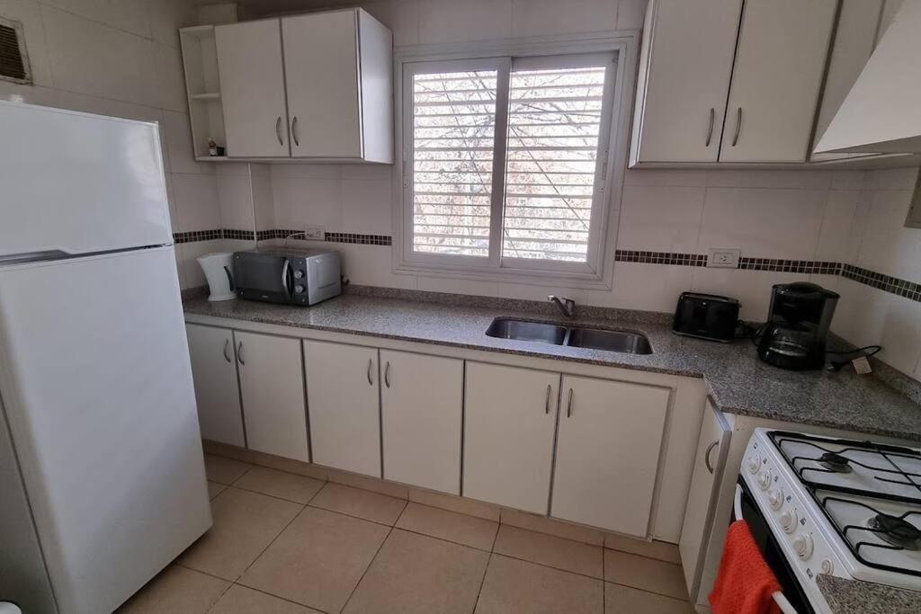 Apartamento Depto Moderno Con Cochera, En La Mejor Zona De Mendoza